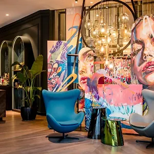 Otel One, Graz