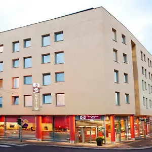 Western Plaza Отель